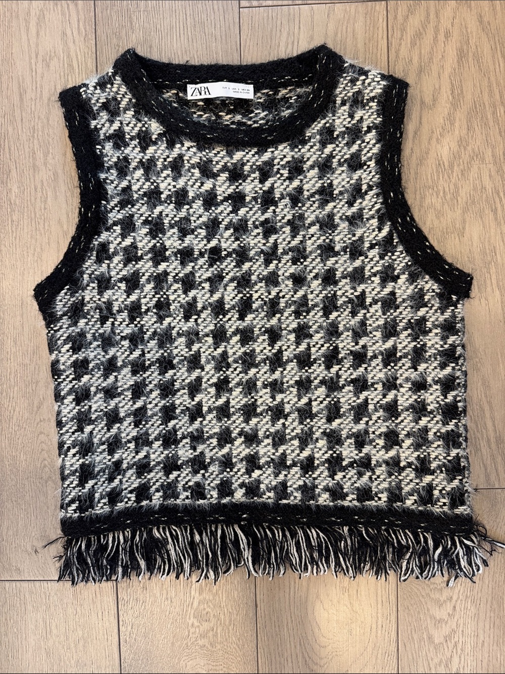 Zara Black & White Houndstooth Chanel vibe Fringe Knit Shell Vest - size small